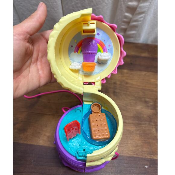 Polly Pocket 2-in-1 Ice Cream Spin 'n Surprise Compact Playground Travel Toy - Picture 5 of 10